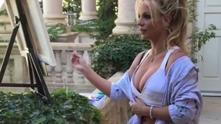 Britney Spears expose-t-elle ses gribouillis à Figeac?