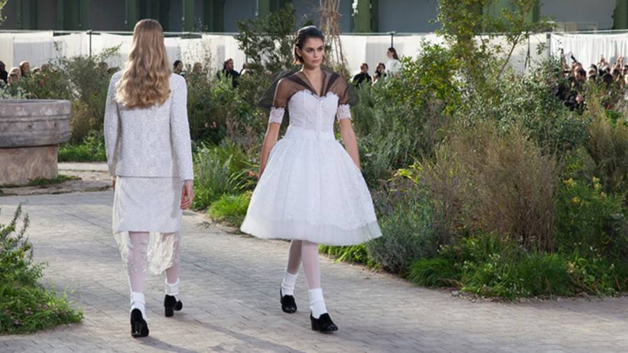 Le défilé Chanel haute couture printemps-été 2020 vu par Mehdi Mendas