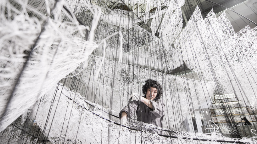 L'installation spectaculaire de Chiharu Shiota au Bon Marché Rive Gauche