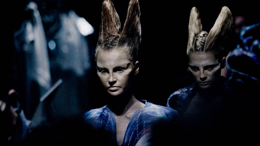 Portfolio: the fascinating career of Alexander McQueen as seen by Ann Ray