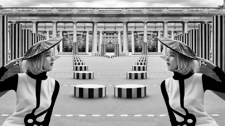 Avec “Paris est une femme” la photographe Sylvia Galmot explore le charme troublant de la Parisienne