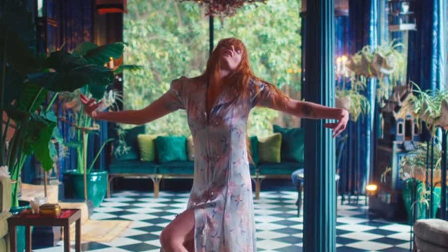 Florence + the Machine prêche l’amour dans son nouveau clip “Hunger”