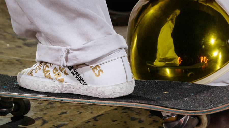 Golden Goose célèbre les dix ans de sa sneaker Superstar en vidéo