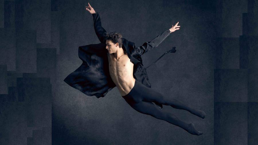 “Le travail du danseur est de remettre les grandes pièces au goût du jour” Rencontre avec Hugo Marchand, étoile de l’Opéra de Paris