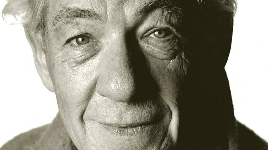 “Not all Americans are stupid. 5% remain frequentable”. The cult interview with Ian McKellen