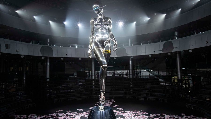 EXCLUSIF : vivez le défilé Dior Homme pre-fall 2019 à Tokyo en direct