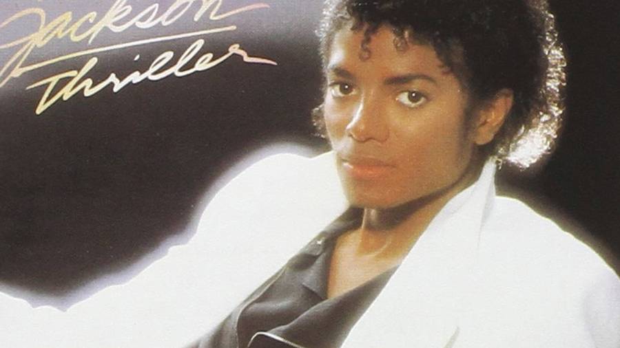 Hugo Boss célèbre Michael Jackson et réédite son légendaire costume blanc
