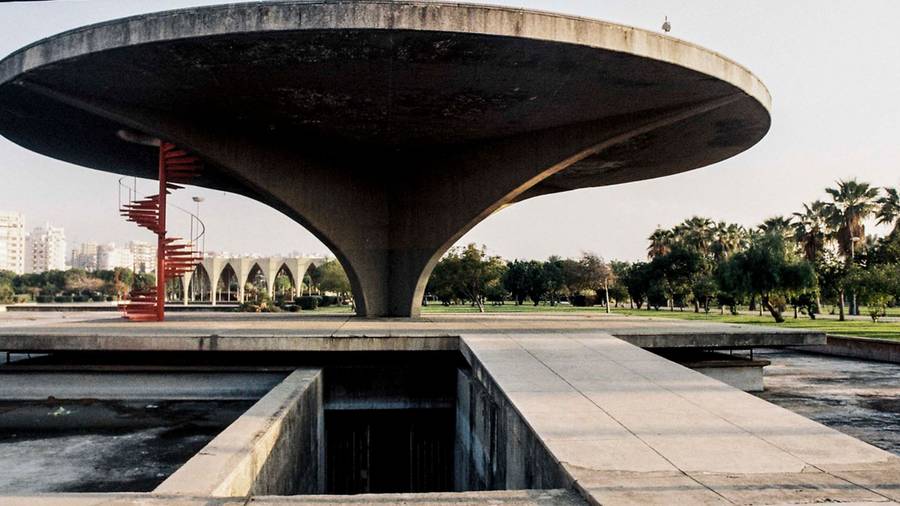 Comment sauver les vestiges futuristes d’Oscar Niemeyer au Liban ? 