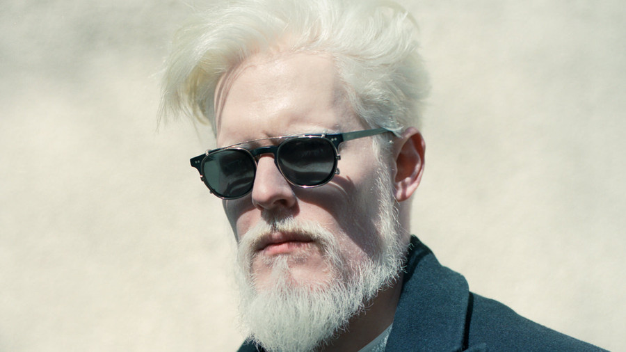 “M’avoir sur un défilé constituait un risque bien plus qu’un avantage.” Rencontre avec le mannequin albinos Stephen Thompson