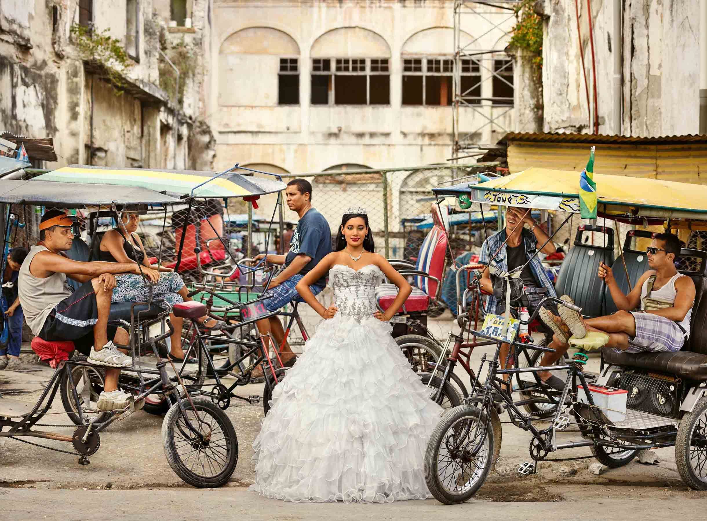 Avoir 15 ans à Cuba ? La vie des Quinceañeras vue par le photographe Frank Thiel 