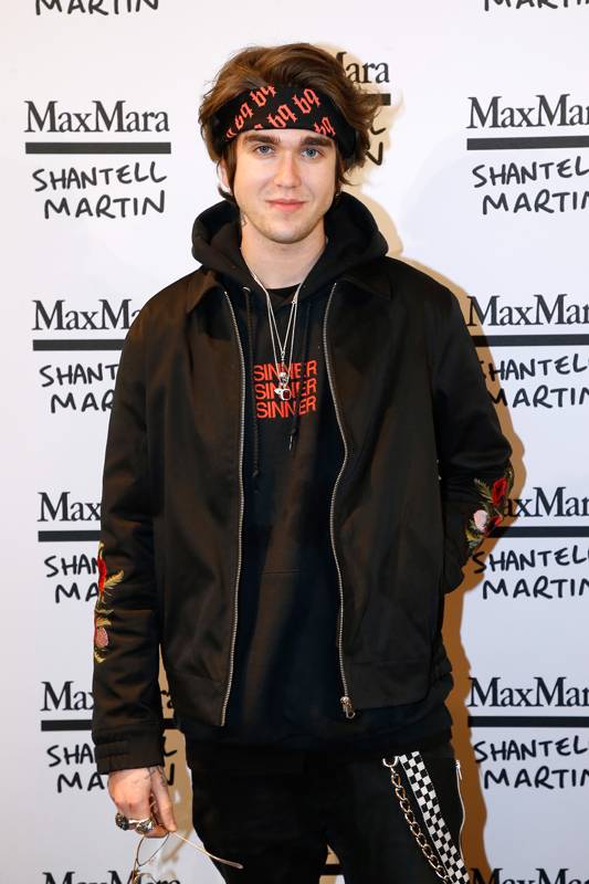 Max Mara célèbre sa collaboration avec l'artiste Shantell Martin