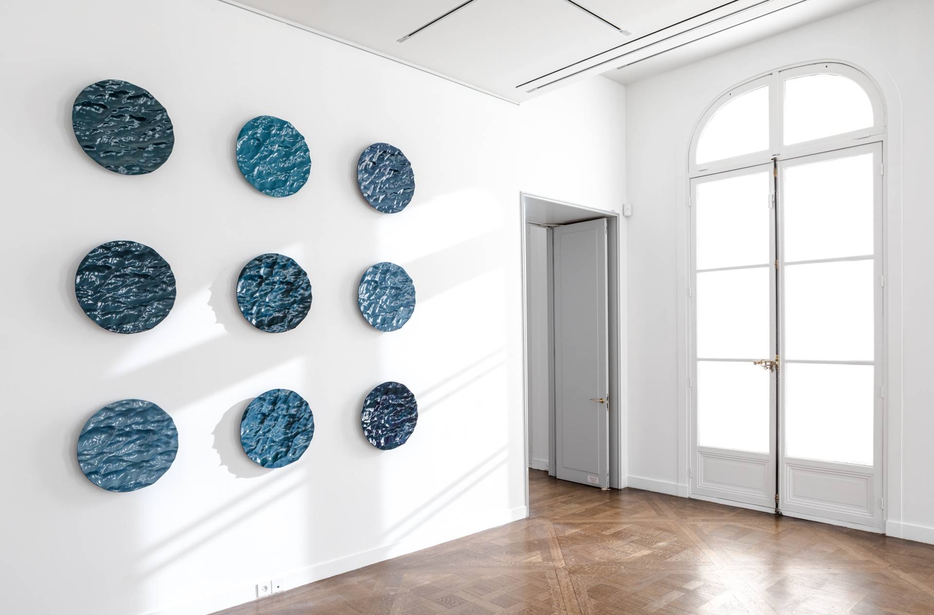 Les 50 nuances de bleu du designer Mathieu Lehanneur chez Christie’s 