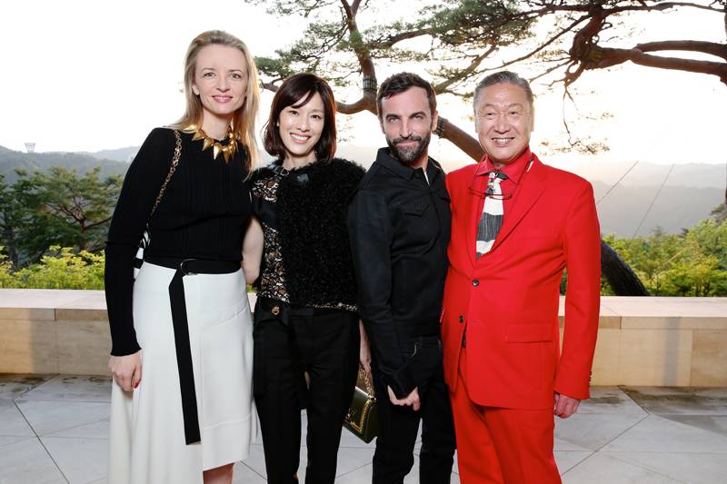 Quelles étaient les personnalités présentes au défilé Louis Vuitton croisière 2018 ?