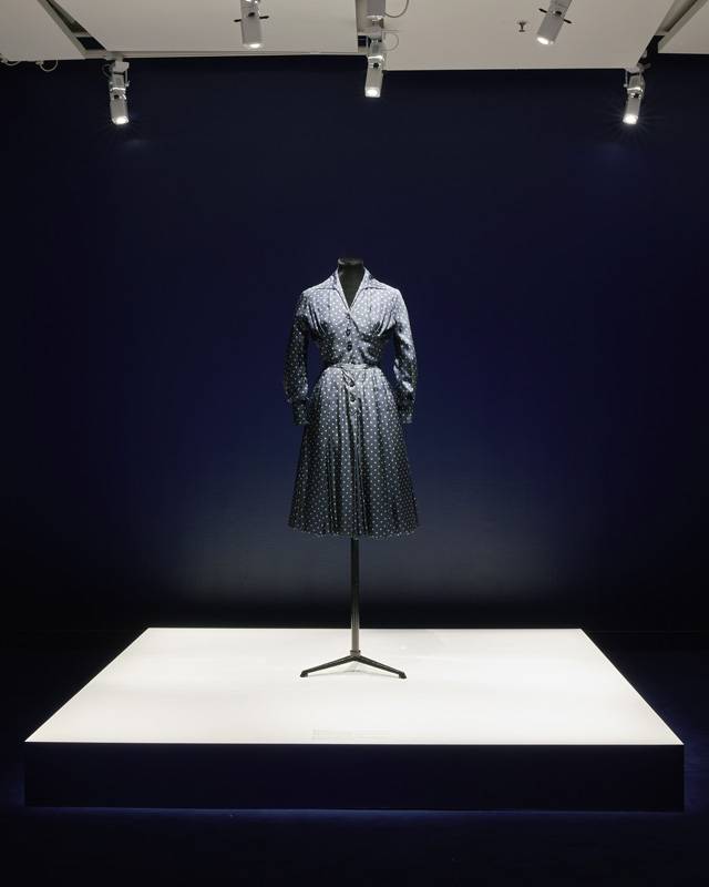 Dior célèbre la couleur bleue aux Galeries Lafayette
