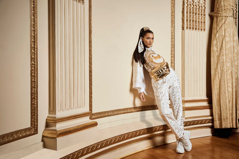 Versace x Kith : une collection accessible incarnée par Bella Hadid
