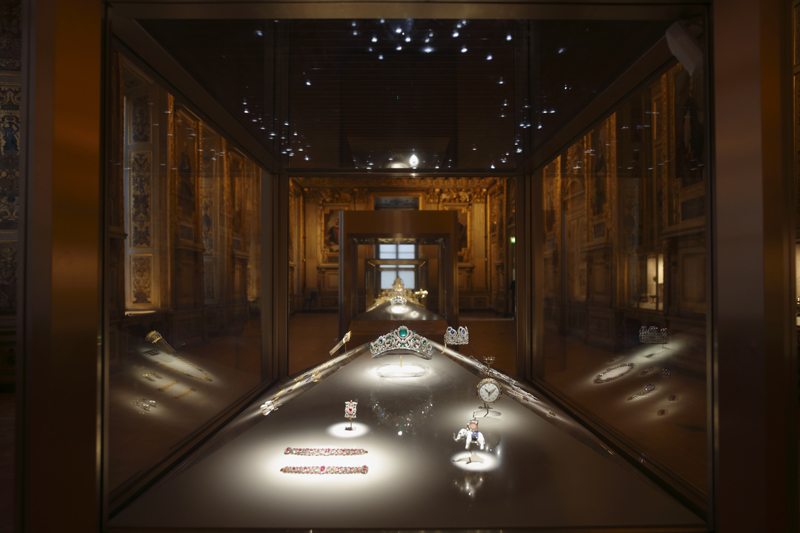 Le Louvre expose les Diamants de la Couronne 
