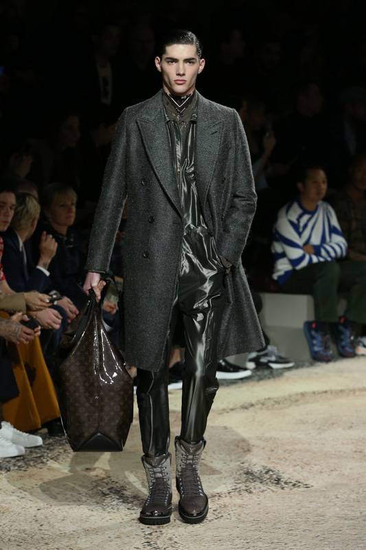Kate Moss et Naomi Campbell rejoignent Kim Jones pour son dernier défilé chez Louis Vuitton