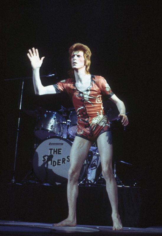 Hommage à Kansai Yamamoto, le créateur qui a habillé Ziggy Stardust