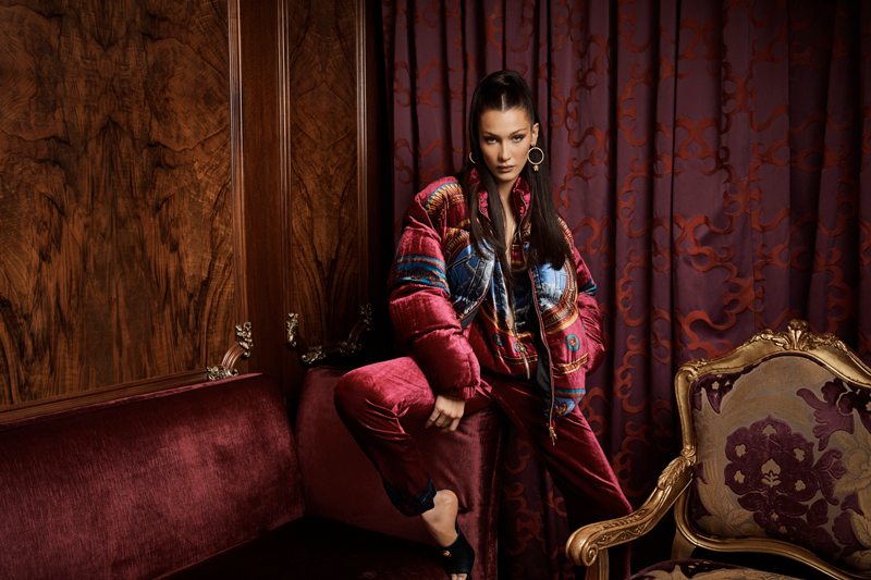 Versace x Kith : une collection accessible incarnée par Bella Hadid