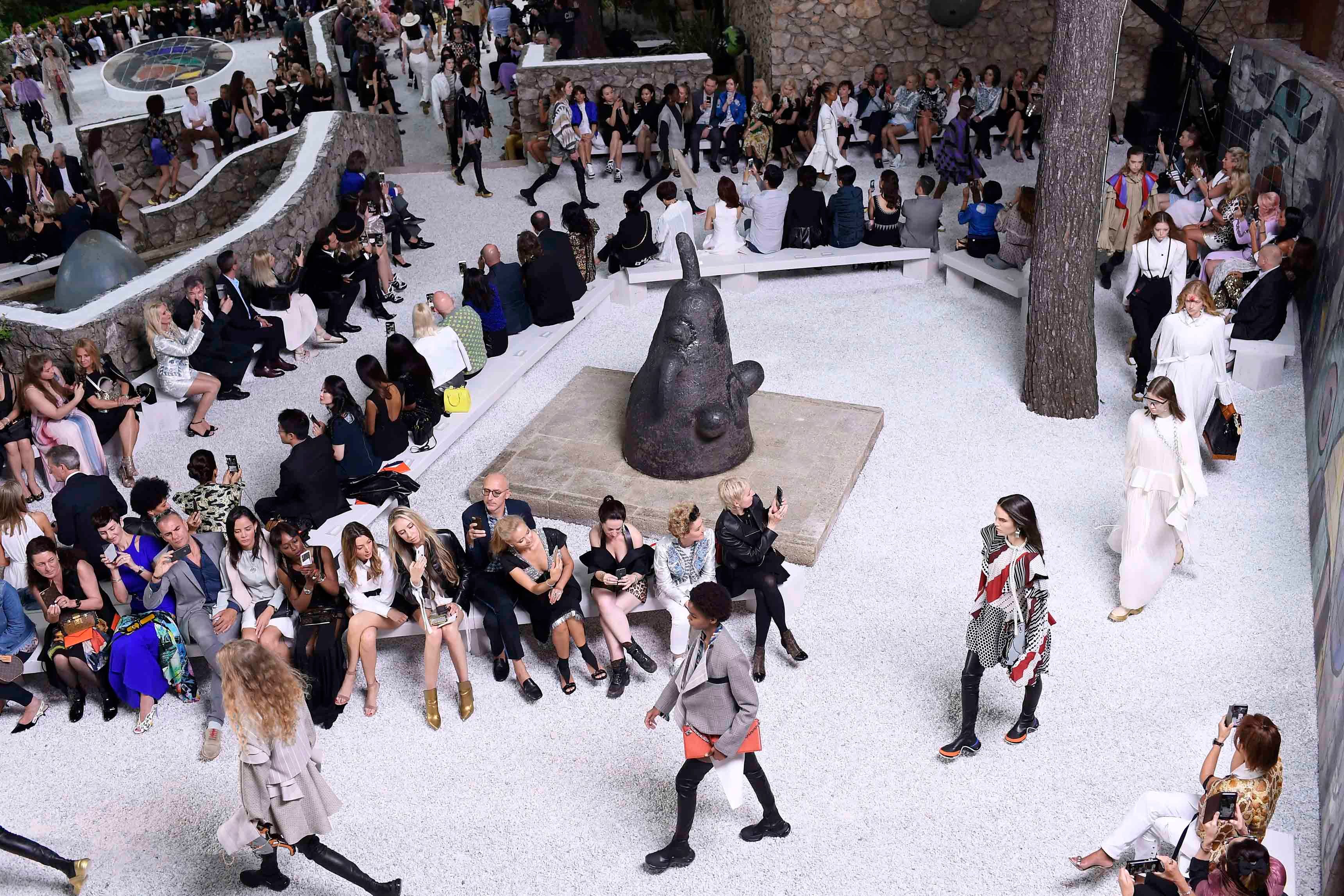 Le défilé Croisière 2019 de Louis Vuitton à la Fondation Maeght