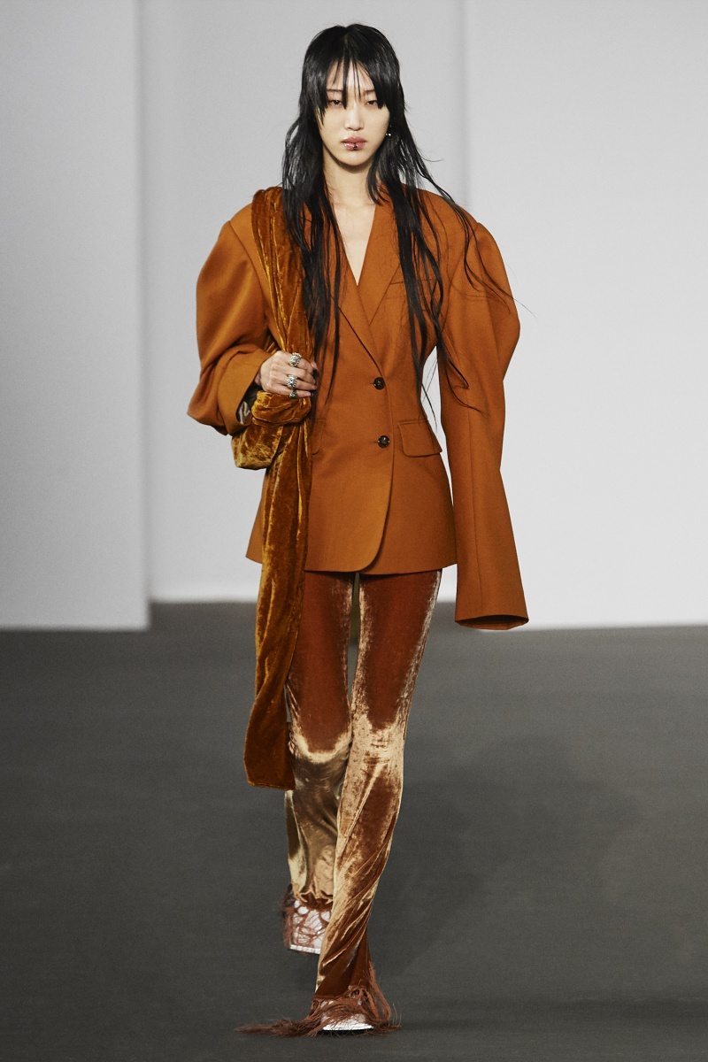 Acne Studios women prêt-à-porter fall-winter 2020-2021 fashion show