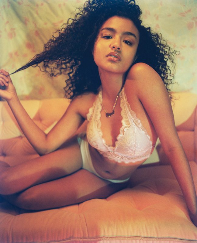 Rihanna invite la sensualité et la diversité dans la lingerie avec Savage x Fenty
