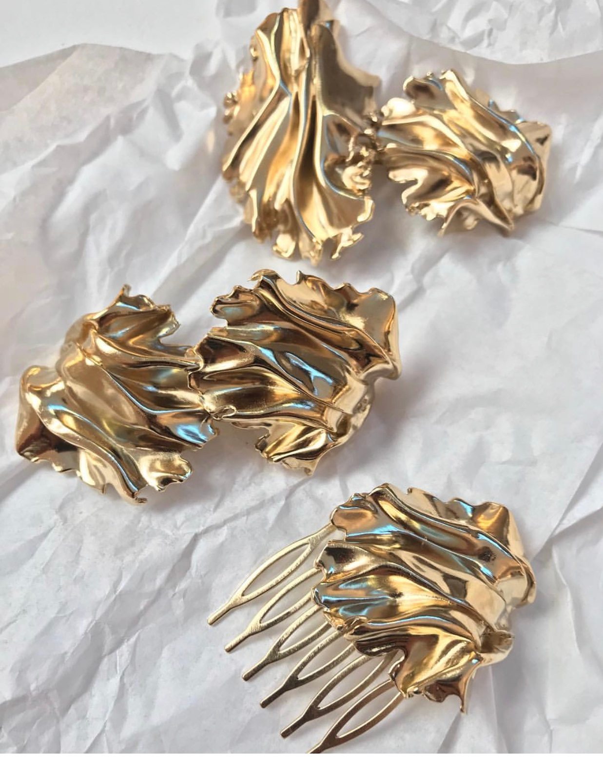Les bijoux pour cheveux sculpturaux d’Annelise Michelson 