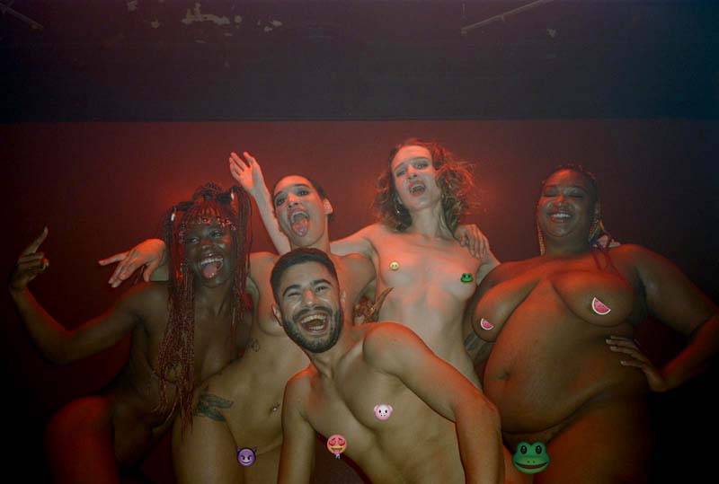 Romain Gavras et Kim Chapiron filment un club nudiste