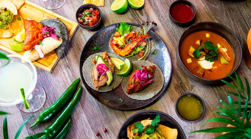 Cocktails et cuisine colorés au restaurant mexicain Chilam