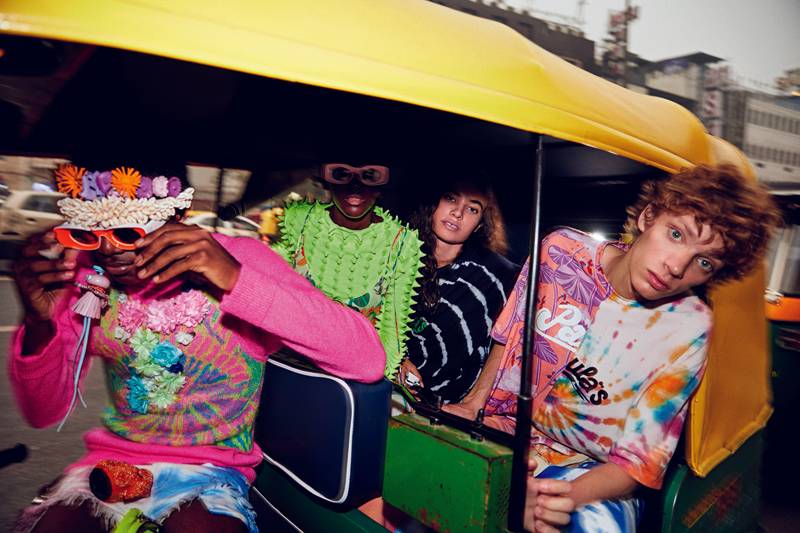Loewe célèbre l'énergie d'Ibiza avec une collection haute en couleurs