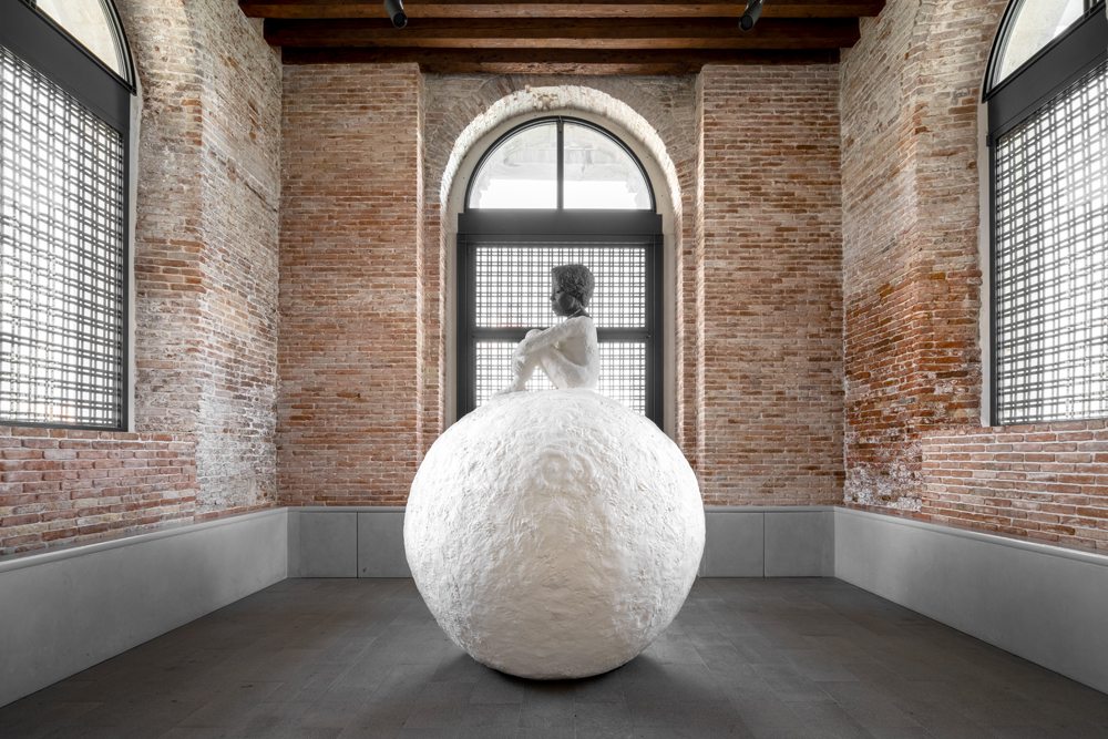 L'exposition "anti-star" de la Collection Pinault à Venise : l'art contemporain repense ses valeurs