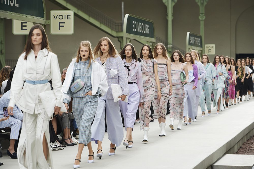 Le défilé Chanel Croisière 2019-2020 à Paris
