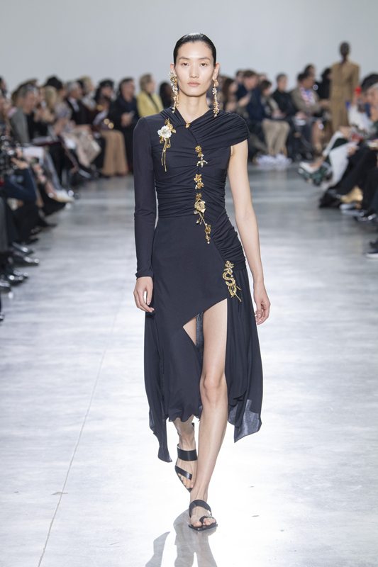 Le défilé Schiaparelli haute couture printemps-été 2020