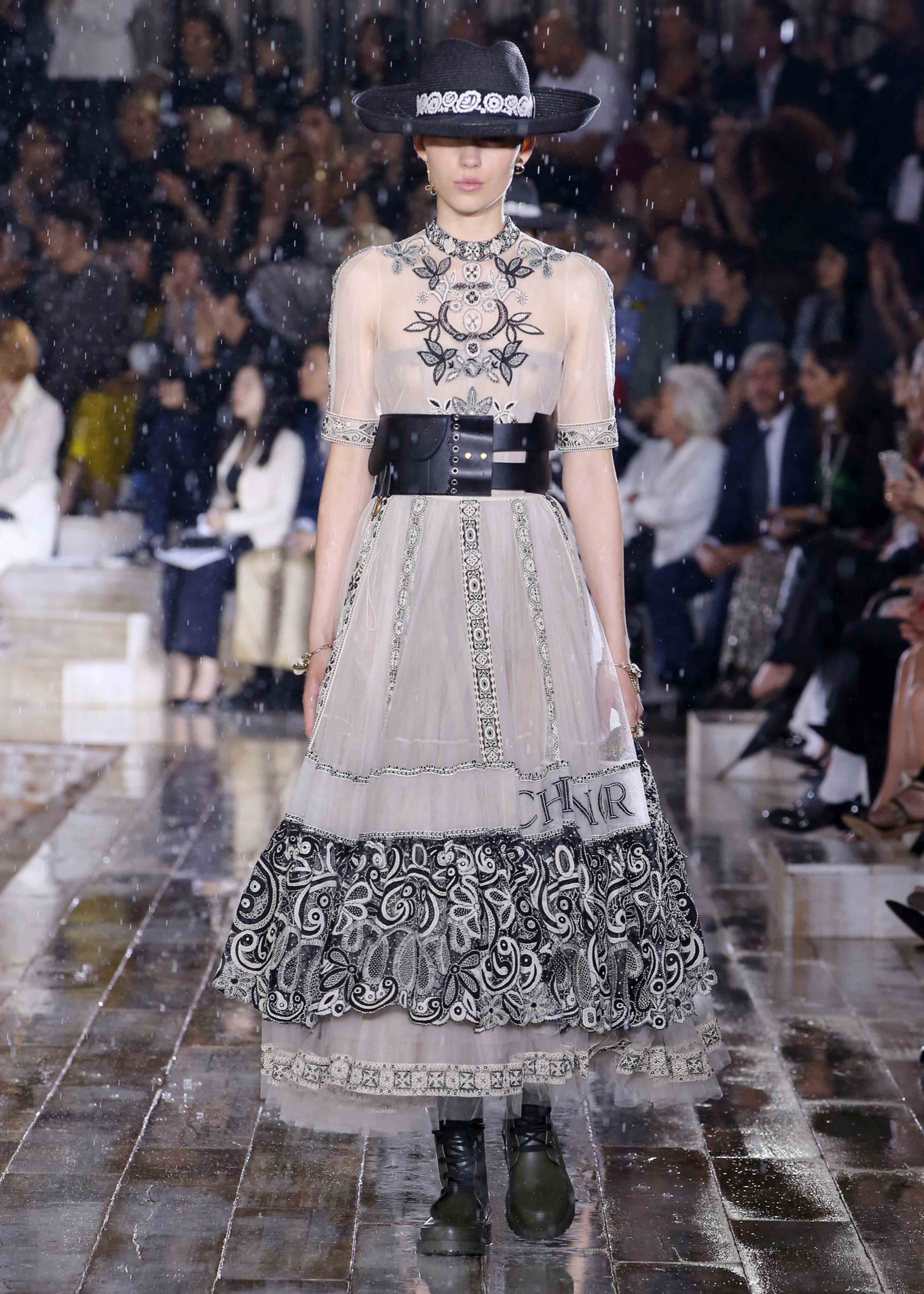 Dior Cruise 2019 : a Mexican atmosphere at the Château de Chantilly