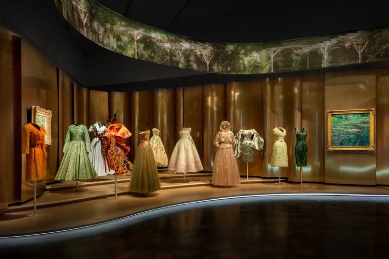 Dior s’offre sa première grande rétrospective aux États-Unis