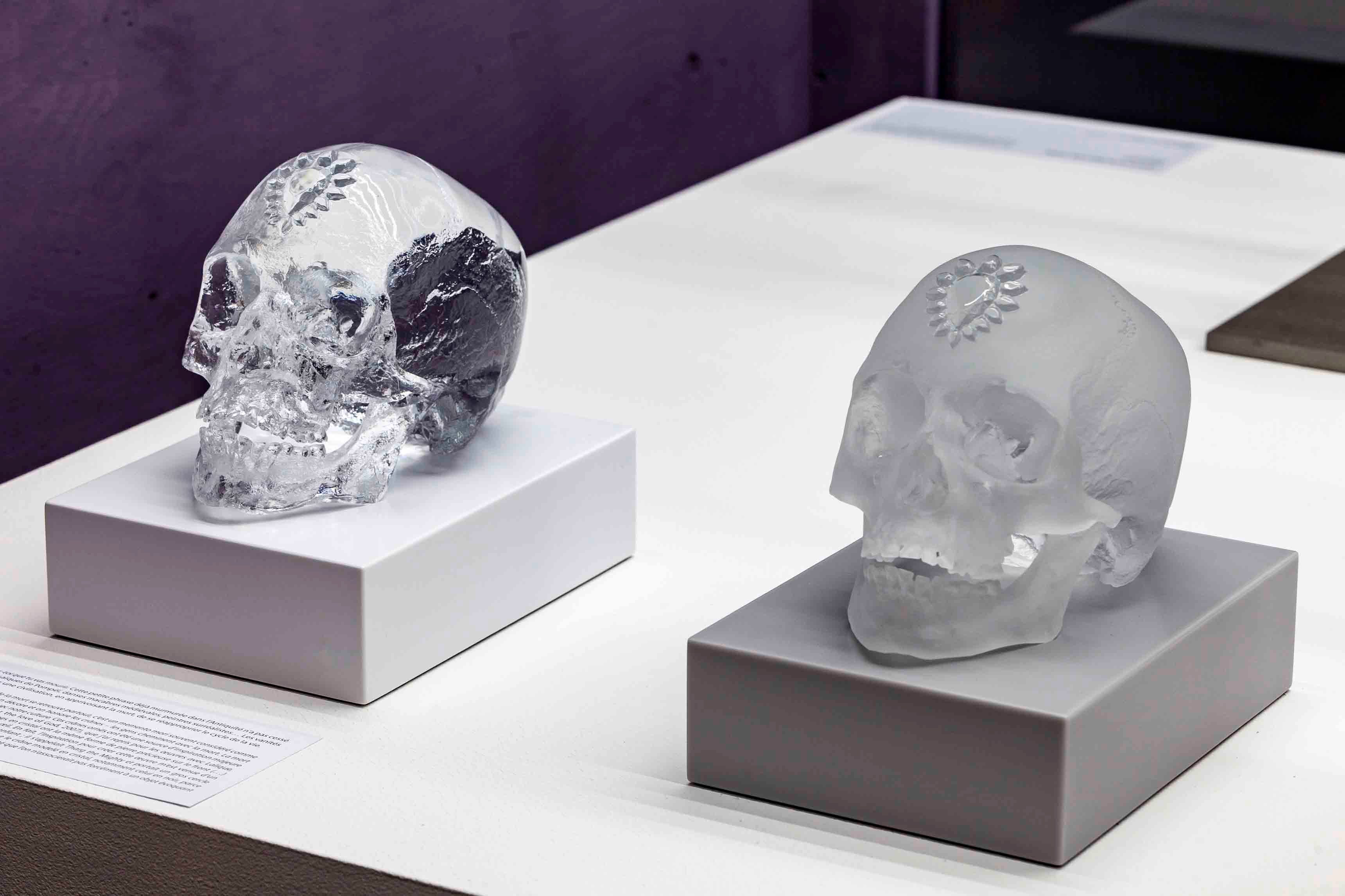 L’objet du jour : le crâne de cristal “Eternal Sleep” de Damien Hirst
