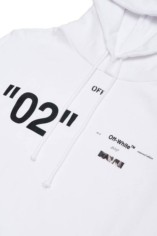 Off-White lance une collection plus accessible
