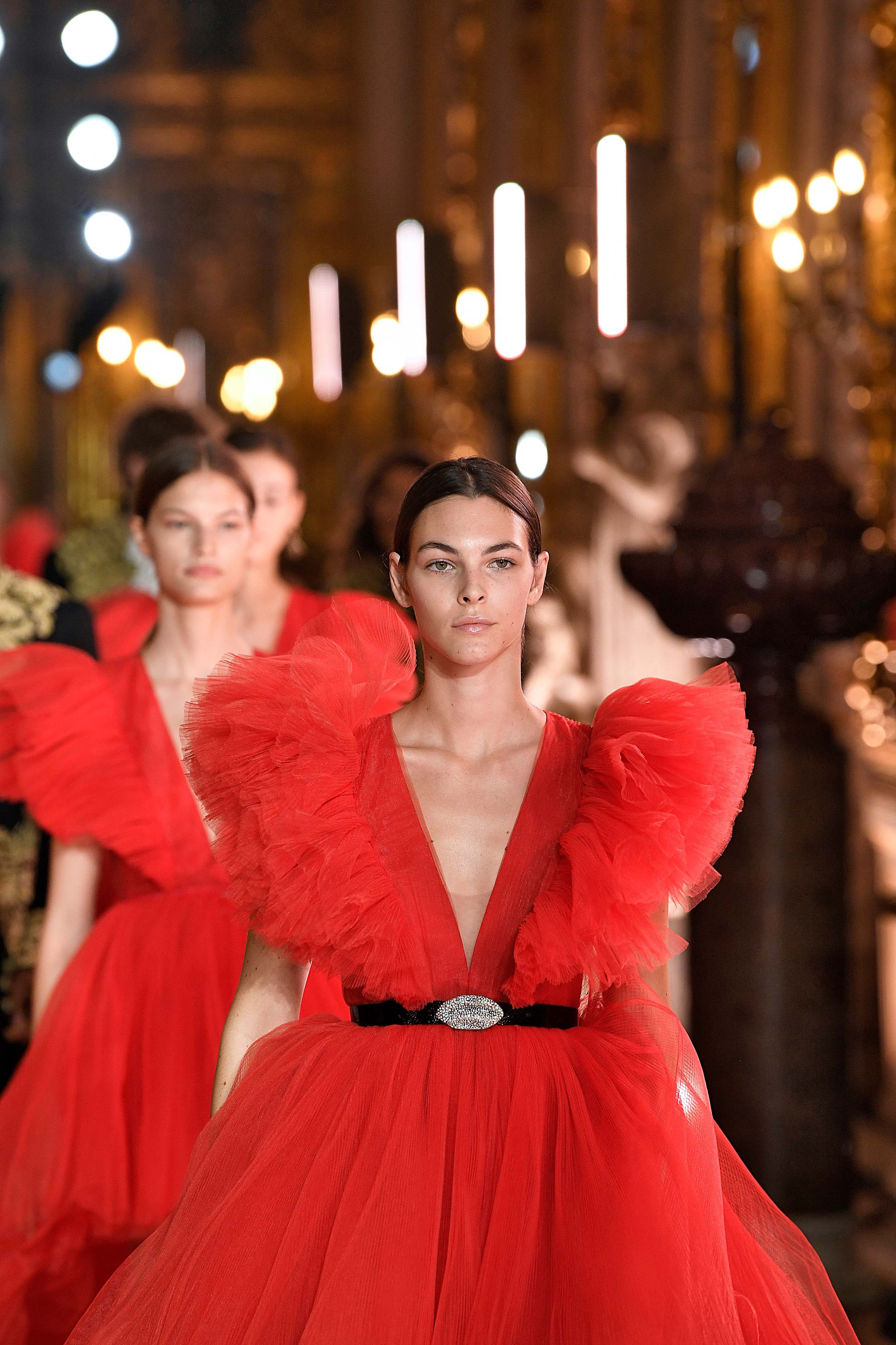 Kendall Jenner ouvre le défilé Giambattista Valli x H&M à Rome