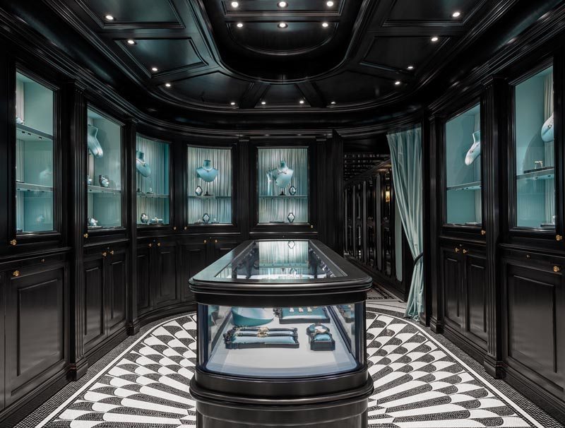 Gucci s’installe place Vendôme pour sa première collection de haute joaillerie 