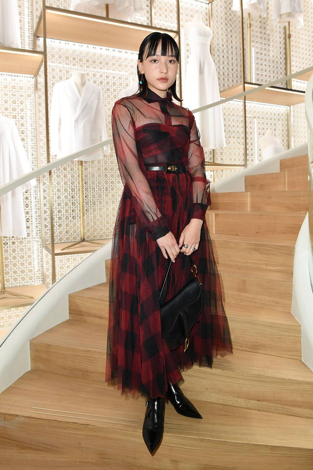Karlie Kloss célèbre l'ouverture de la boutique Dior sur les Champs-Elysées