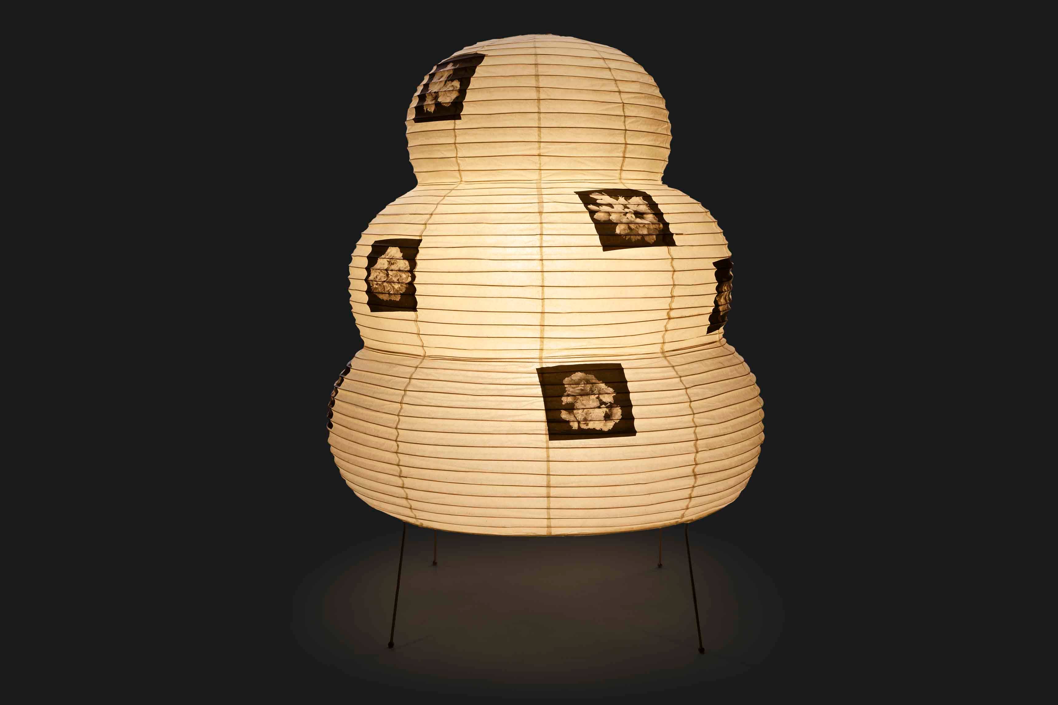 La lampe Akari revisitée par Kris Van Assche directeur artistique de Dior Homme