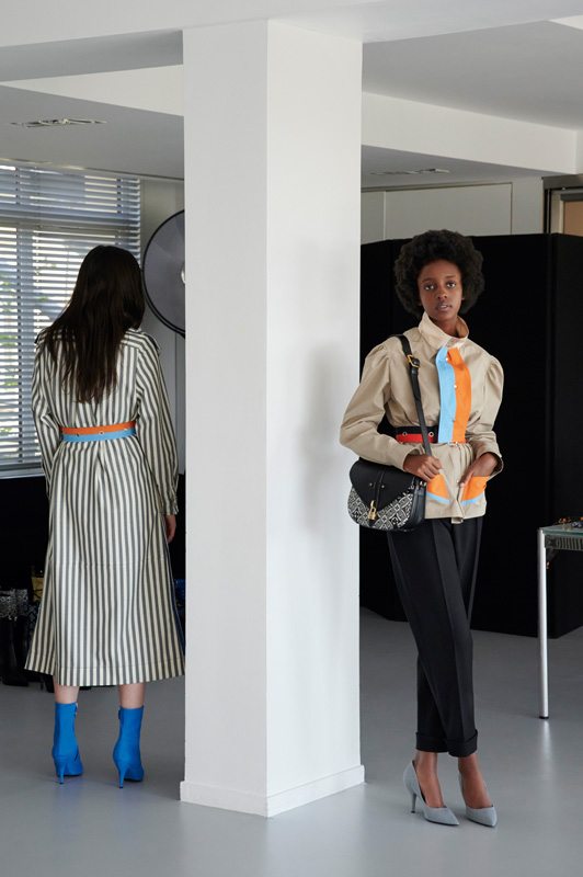 Nicolas Ghesquière shoote la collection Croisière 2021 de Louis Vuitton dans son studio