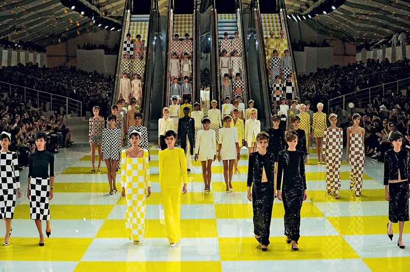 Louis Vuitton célèbre sa mode dans un livre
