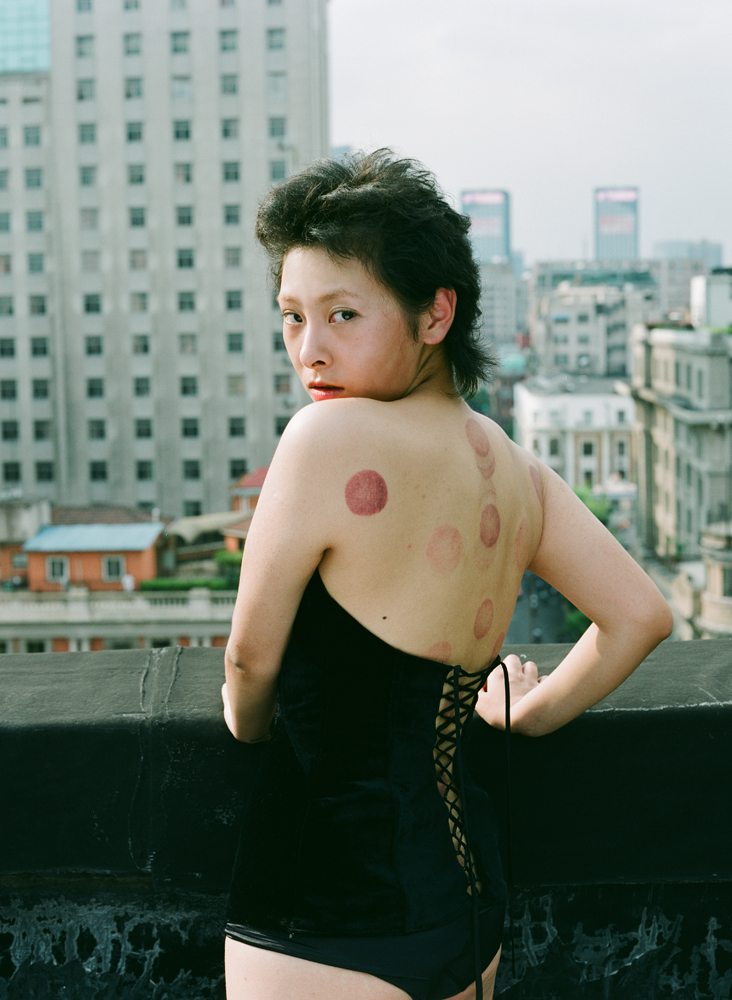 Sexes et nénuphars : Luo Yang, photographe des jeunes filles en fleurs