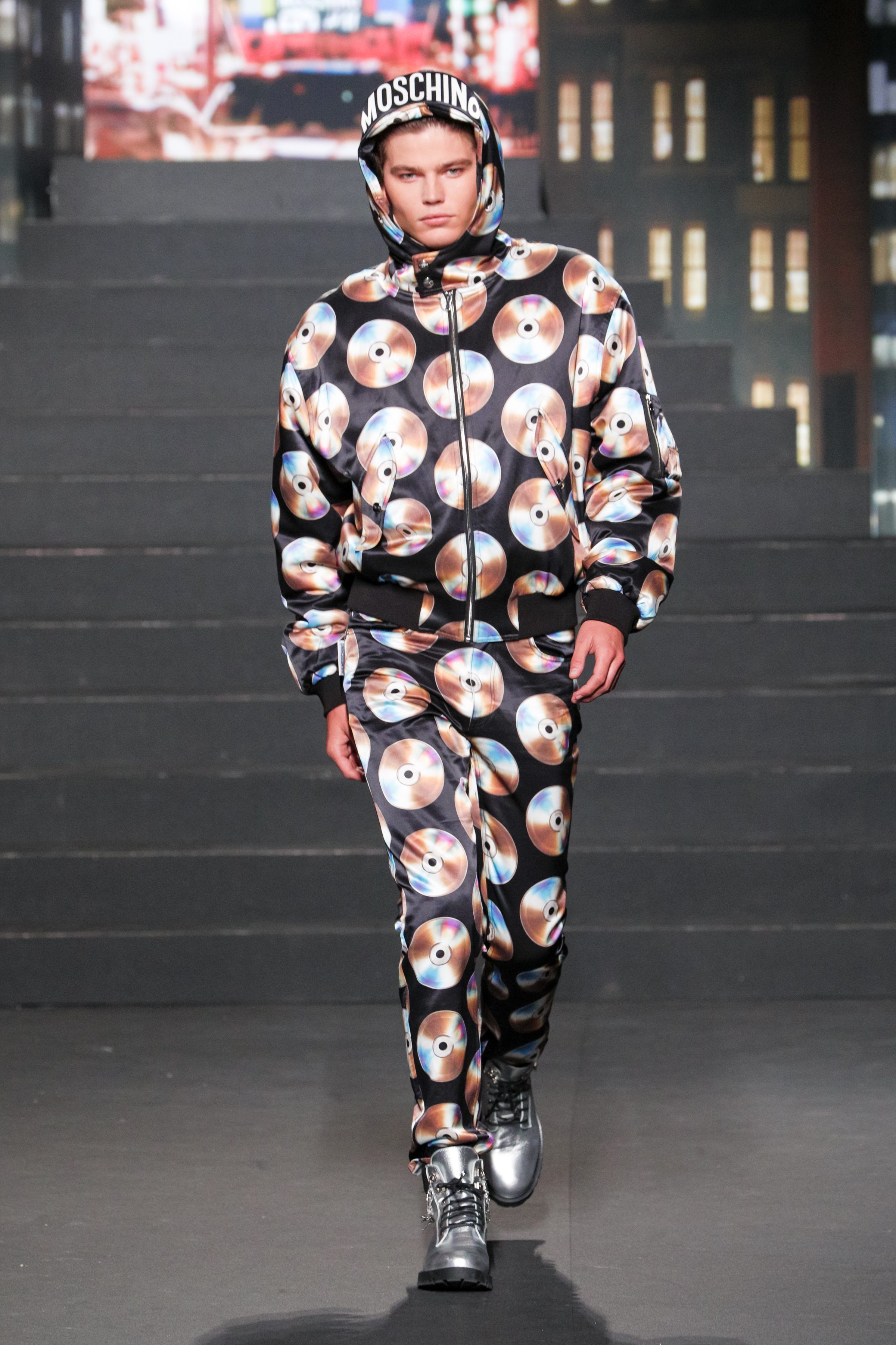 Jeremy Scott enflamme New York avec la collection Moschino [tv] x H&M
