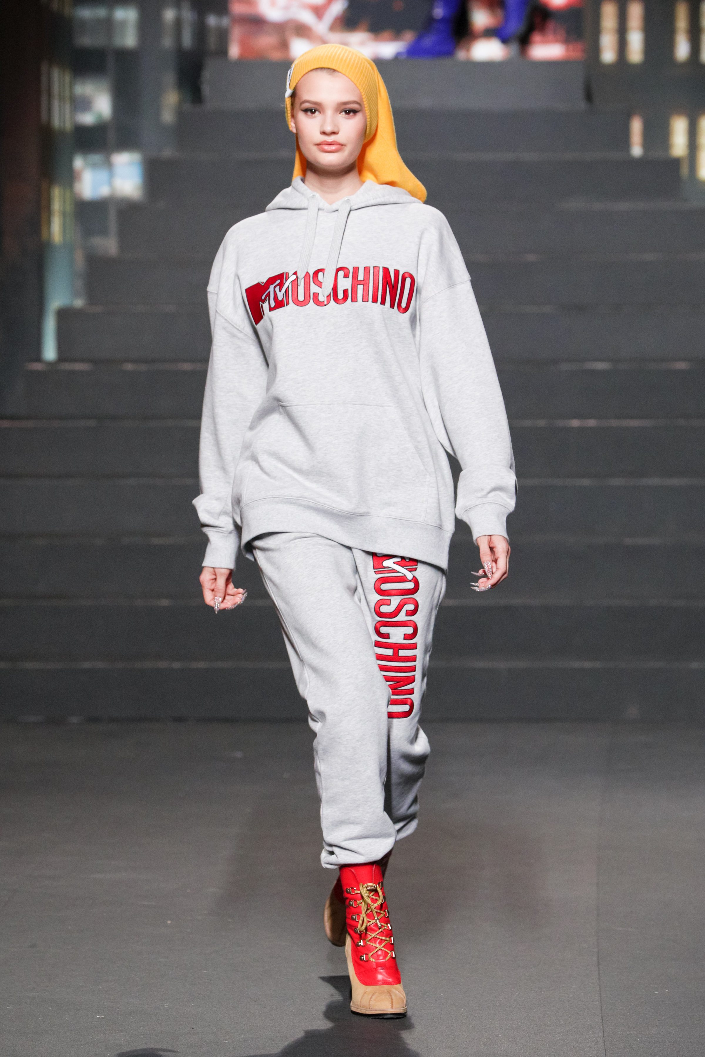 Jeremy Scott enflamme New York avec la collection Moschino [tv] x H&M