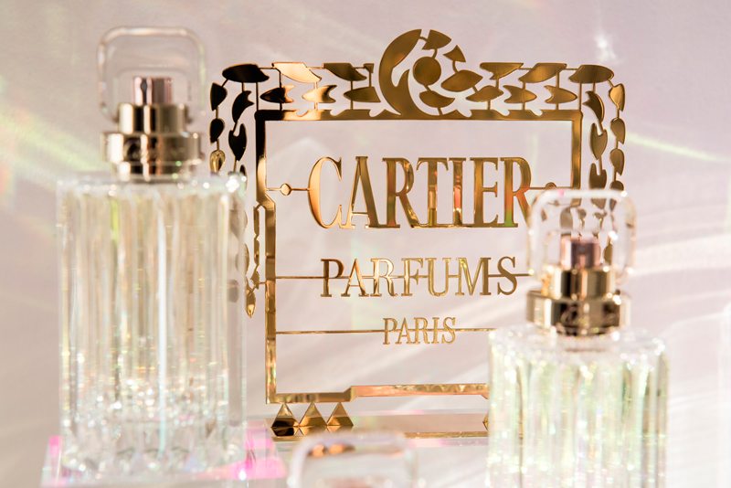 Dans le Marais, Cartier imagine un pop-up store étincelant pour son nouveau parfum Carat