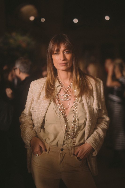 Quelles étaient les célébrités présentes au défilé Chanel Métiers d'Art à New York?