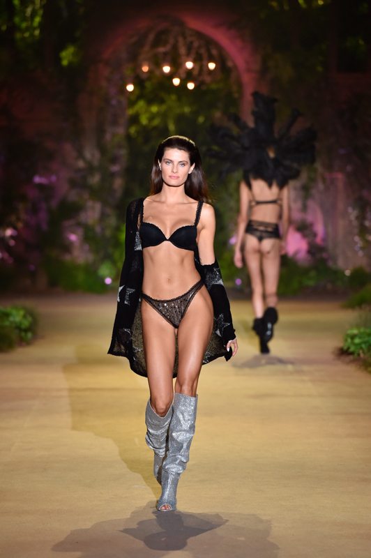 The enchanted Intimissimi fashion show in Verona