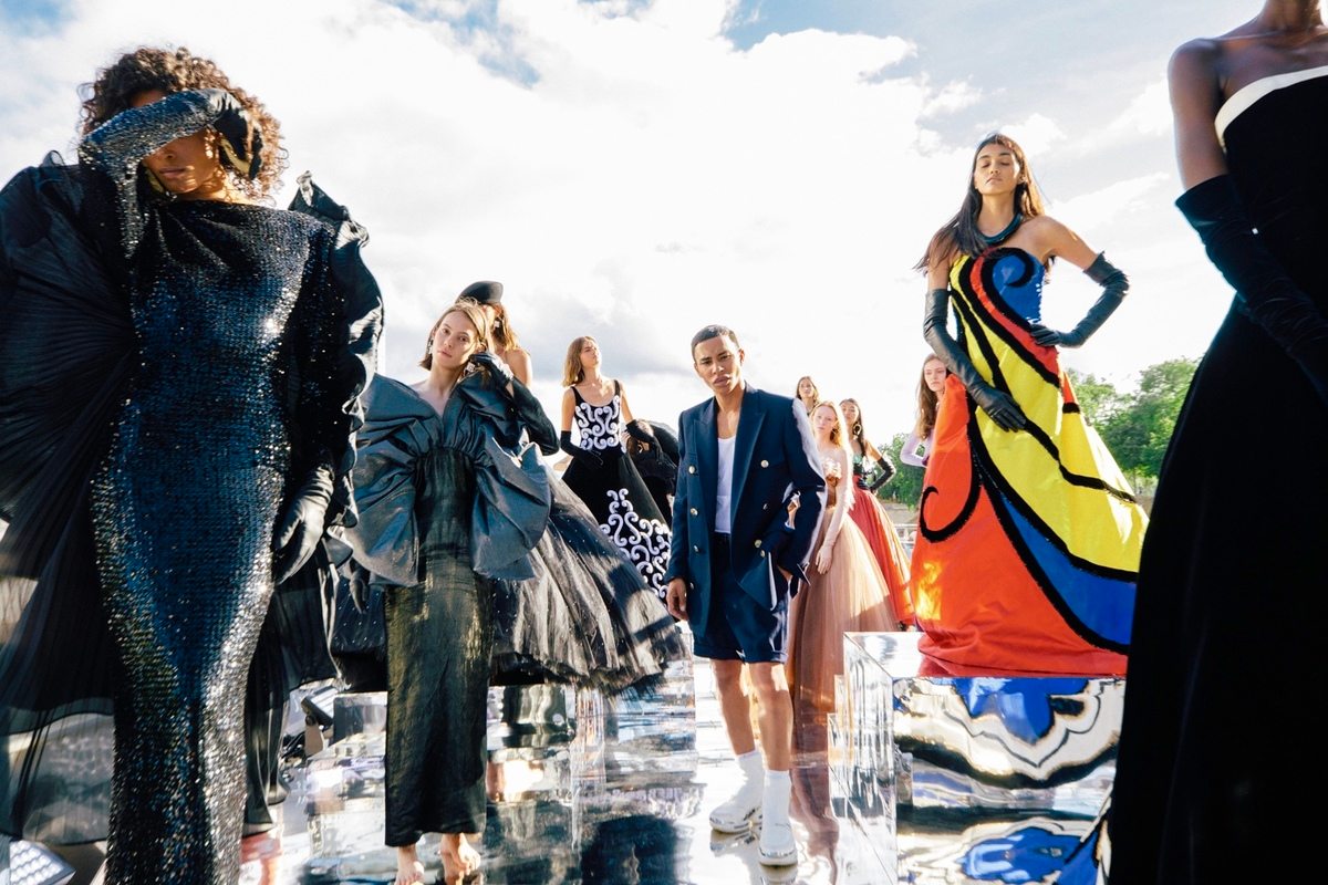 Le défilé Balmain Sur Seine : TikTok et couture vintage